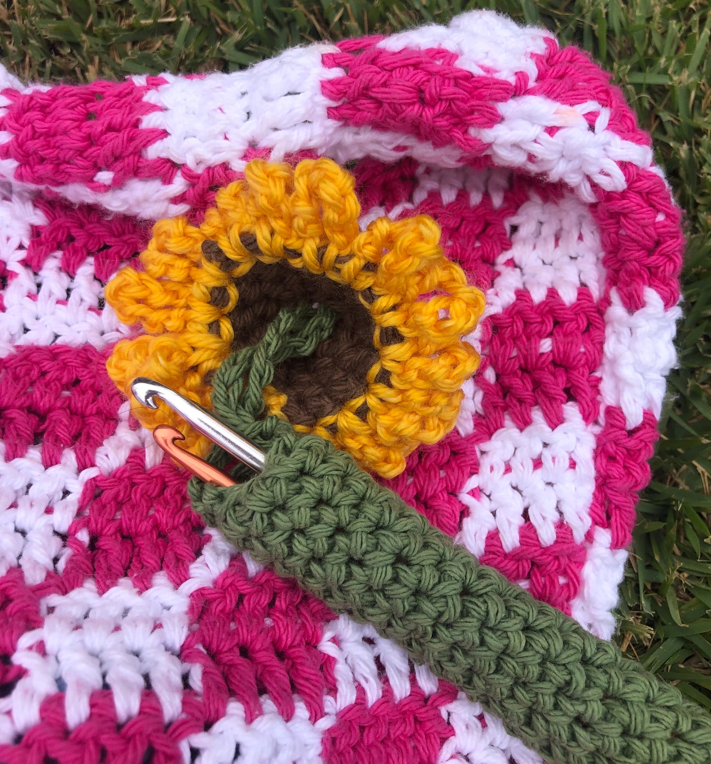 Sunflower Vape Holder Keychain Crochet Pattern (Digital Download)