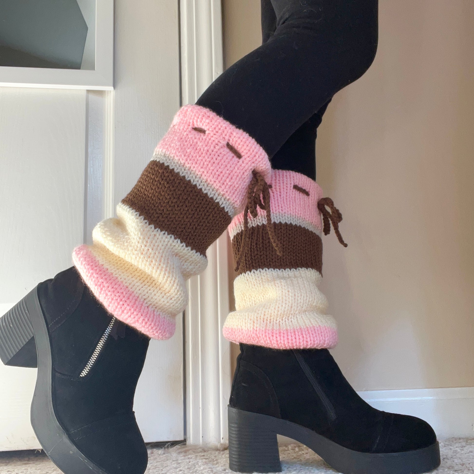 Neapolitan knit leg warmers